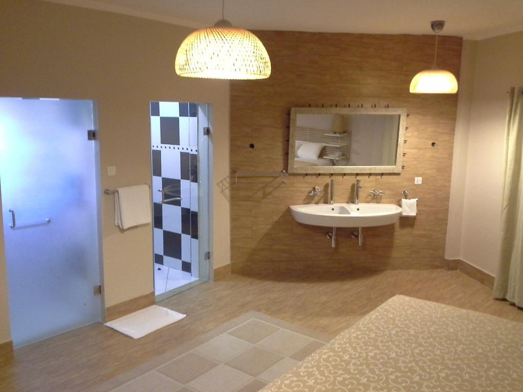 Tropical Enclave Hotel Accra Kamer foto