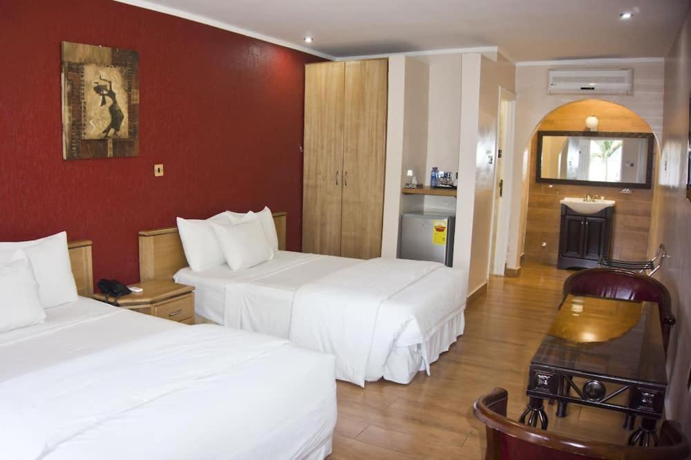 Tropical Enclave Hotel Accra Buitenkant foto