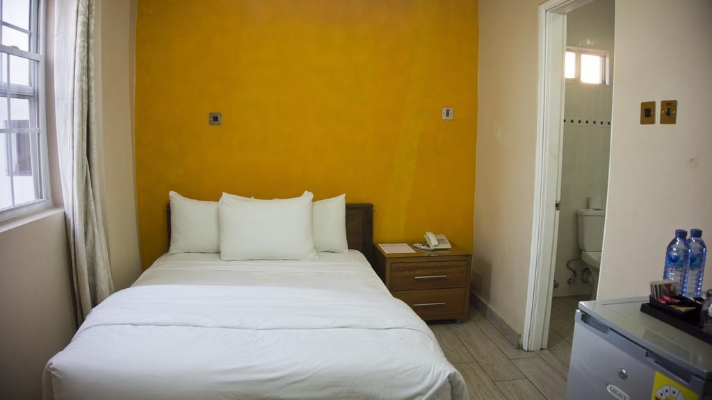 Tropical Enclave Hotel Accra Buitenkant foto