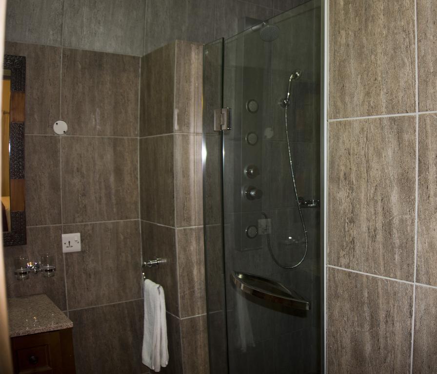 Tropical Enclave Hotel Accra Buitenkant foto