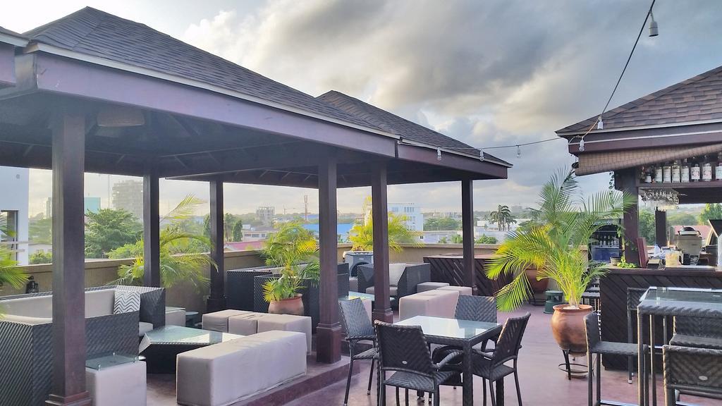Tropical Enclave Hotel Accra Buitenkant foto