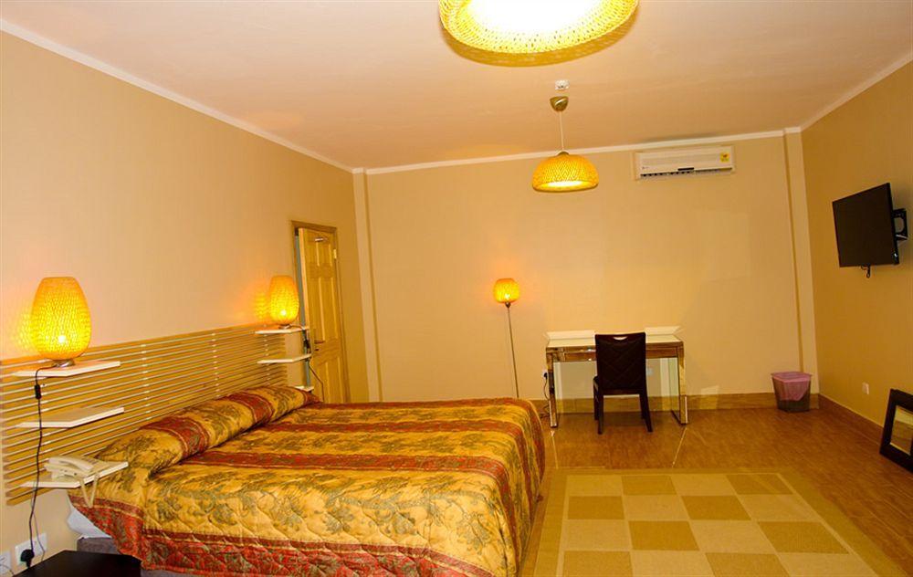 Tropical Enclave Hotel Accra Buitenkant foto