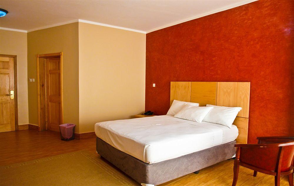 Tropical Enclave Hotel Accra Buitenkant foto