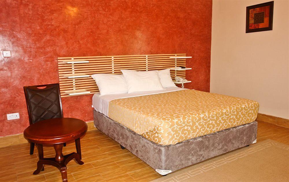 Tropical Enclave Hotel Accra Buitenkant foto