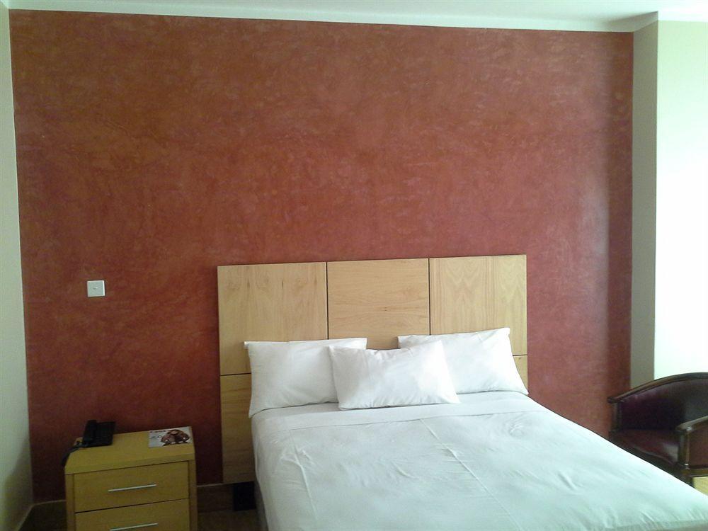 Tropical Enclave Hotel Accra Buitenkant foto