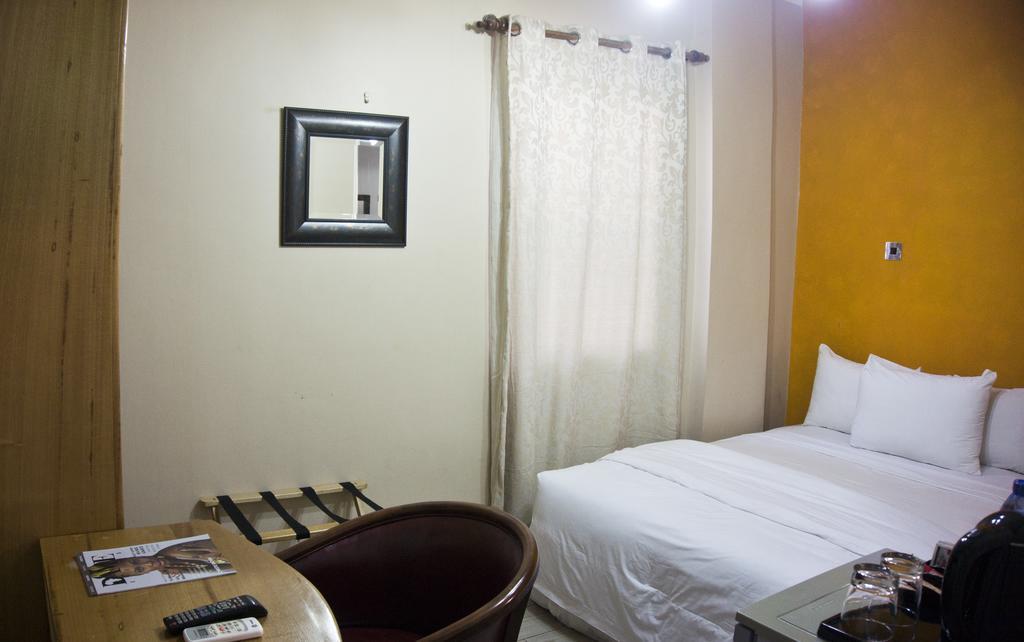 Tropical Enclave Hotel Accra Buitenkant foto