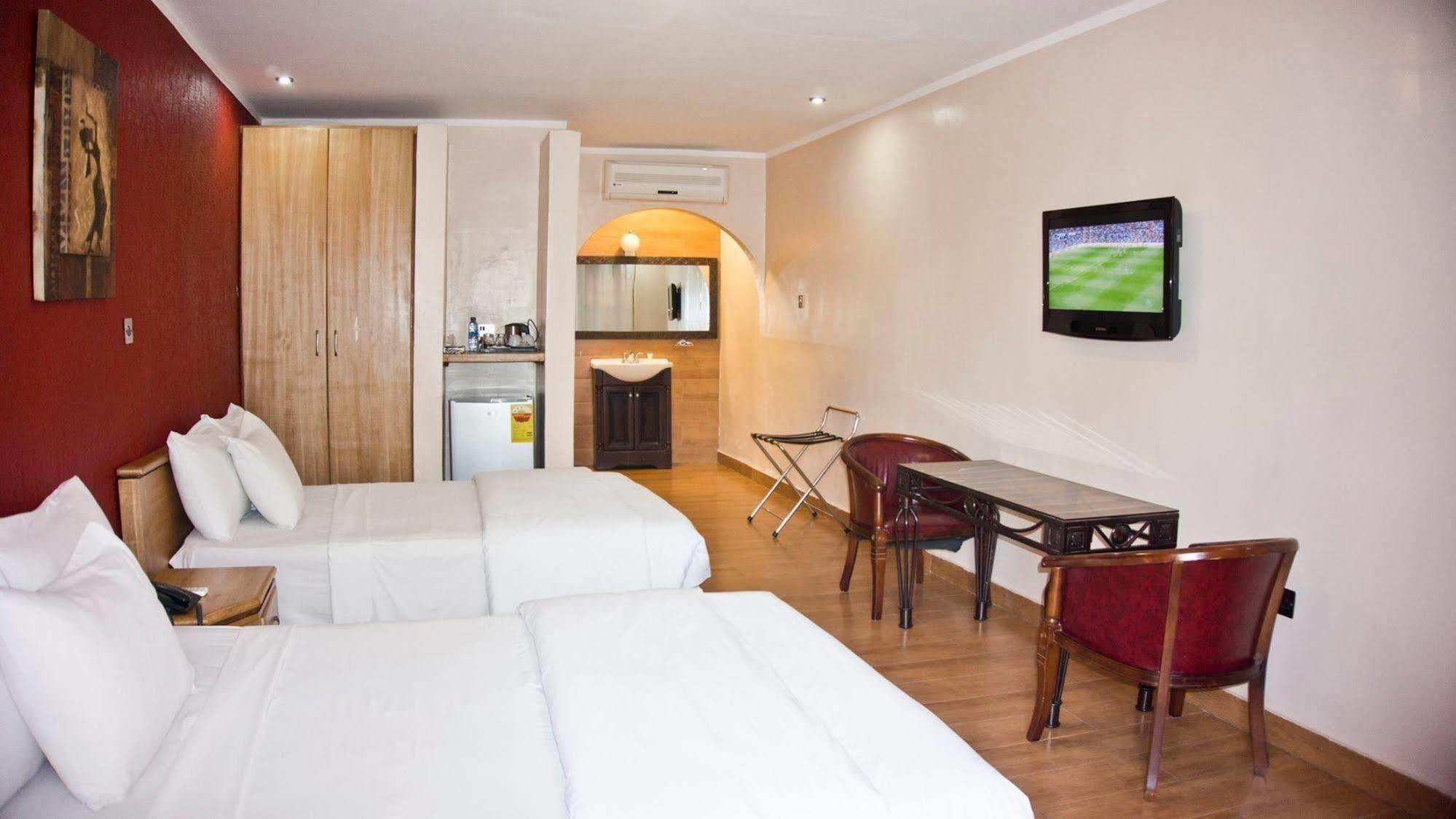 Tropical Enclave Hotel Accra Buitenkant foto