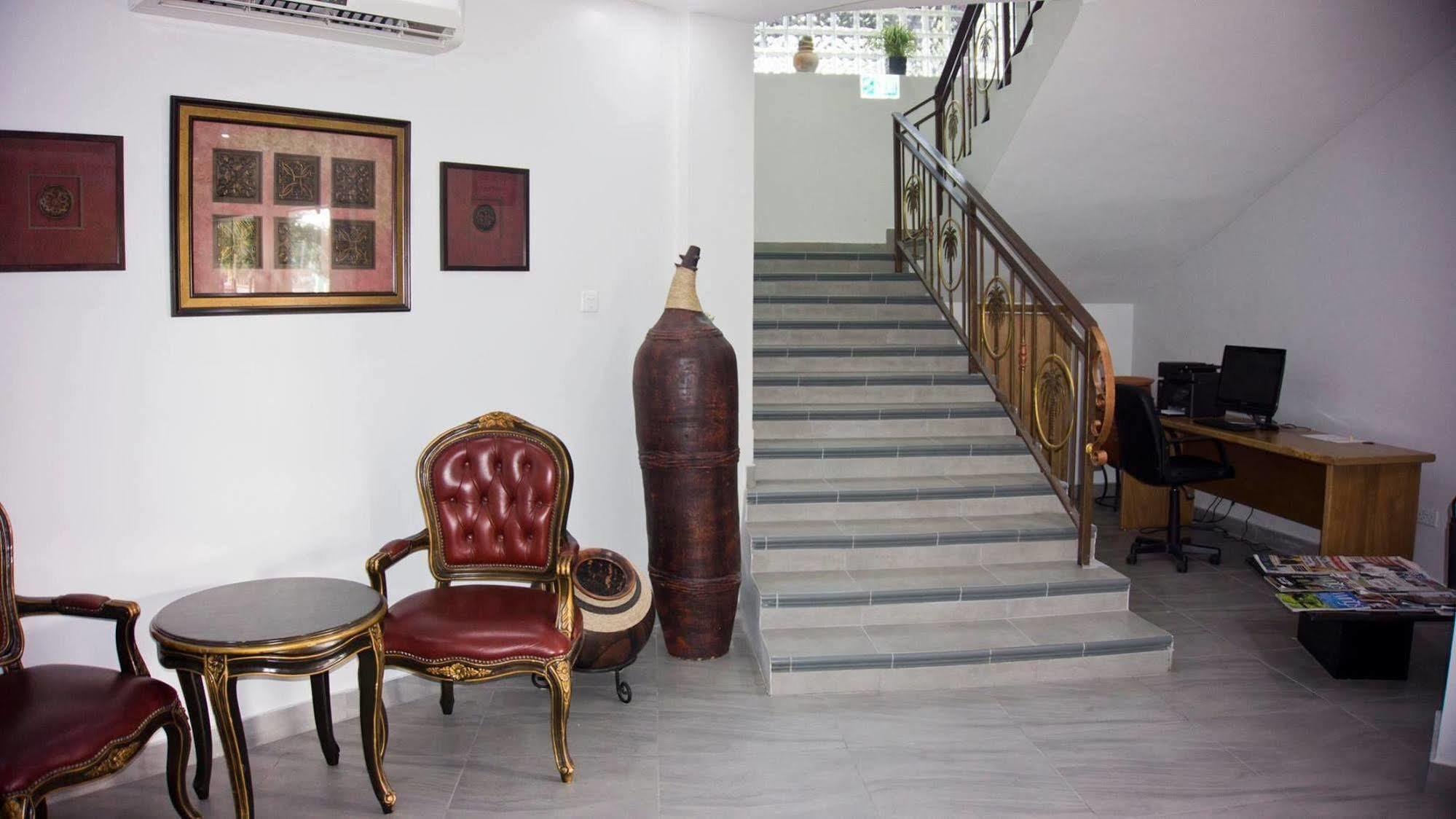Tropical Enclave Hotel Accra Buitenkant foto